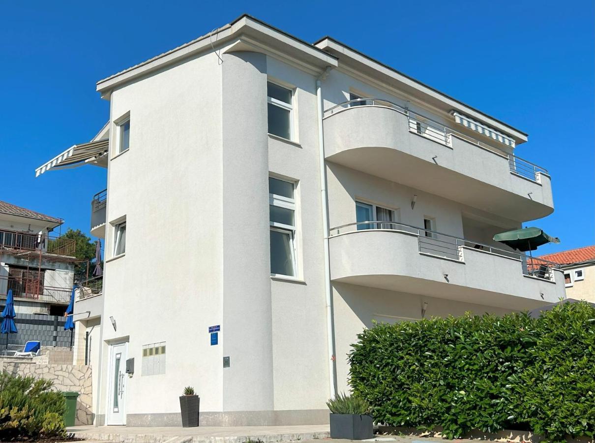 Apartments Antonella Trogir Bagian luar foto